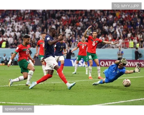 勒夫执教风格以攻势足球与战术灵活著称，强调控球与边路进攻